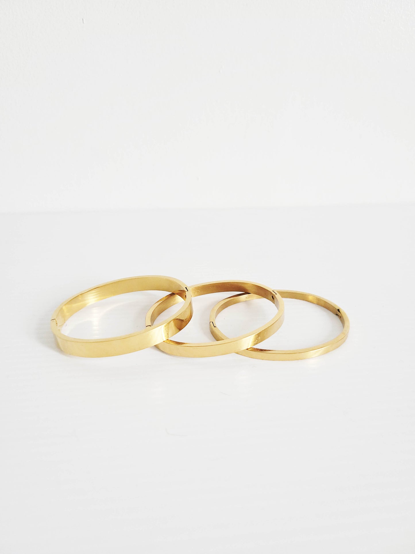 Lana Minimal Gold Bangle