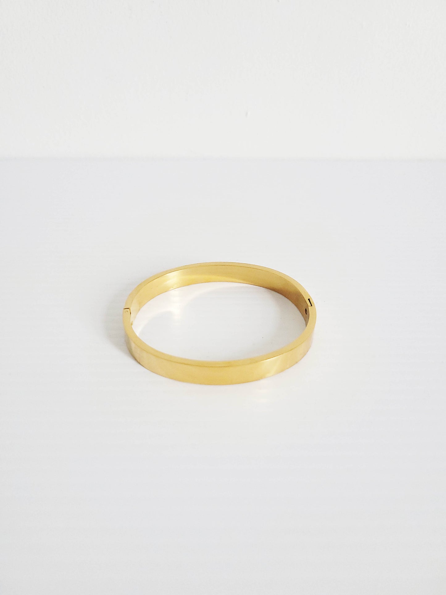 Lana Minimal Gold Bangle