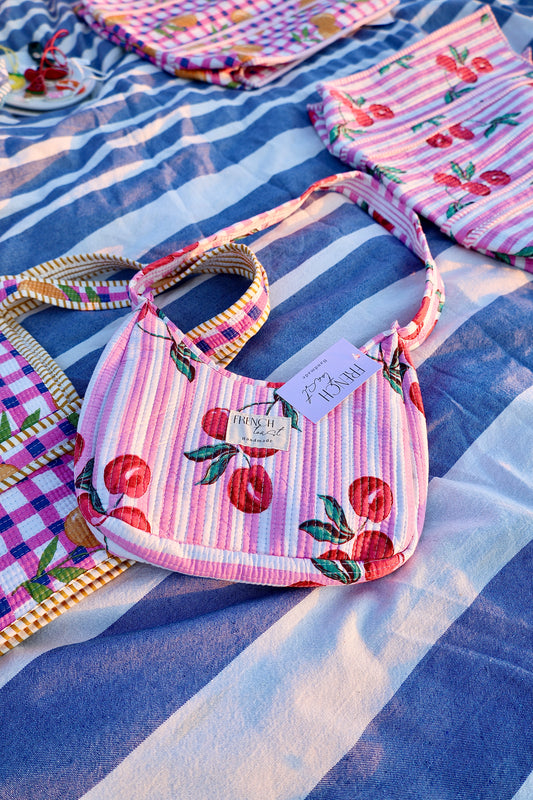 The Shoulder Bag Cherry